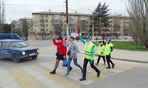 Новаторский способ безопасного перехода дороги предложили ЮИДовцы севастопольским пешеходам