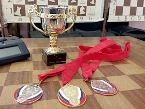 Тактика, стратегия, ум: севастопольские спасатели участвуют в турнире по шахматам
