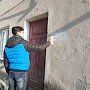 В Симферопольском районе закрашивают рекламу наркотических средств на домах