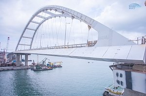 На Крымском мосту завершили монтаж обтекателей, защищающих арку от ветра