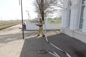На трёх ж/д станциях Ленинского района сотрудники МЧС тушили условный пожар