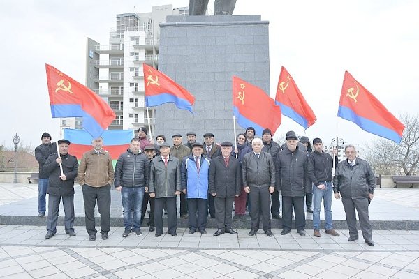 Азербайджанские коммунисты почтили память революционера Наримана Нариманова