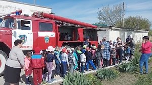 Сотрудники МЧС провели день открытых дверей для детей