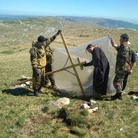 Крымские спасатели совершили восхождение на гору Эклизи-Бурун для реконструкции креста