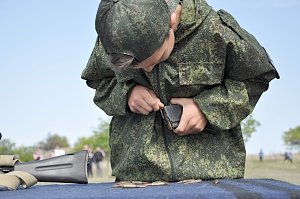 Для школьников крымские пограничники провели военно-спортивную игру «Граница»