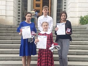 Два севастопольских школьника вышли в полуфинал конкурса «Живая классика»