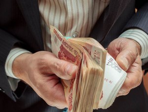 Директор севастопольской компании задолжал сотрудникам полмиллиона рублей зарплаты