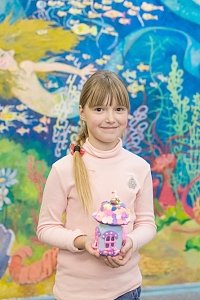 8-летняя художница из Крыма представила выставку иллюстраций «Алиса в стране чудес»