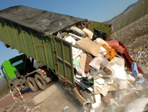 Симферопольские власти усилили контроль сброса крупногабаритных отходов