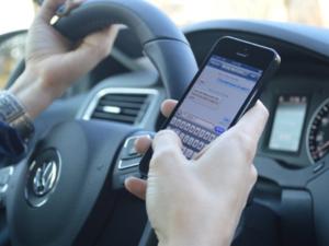 ГИБДД напоминает правила пользования мобильными телефонами за рулём