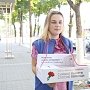 В Симферополе волонтёры продолжают проводить патриотическую акцию «Красная гвоздика»