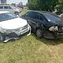 Перепутавшая педали женщина-водитель разбила четыре авто в столице Крыма