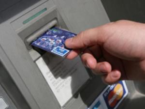 Банкам разрешили блокировать кредитки при подозрении на кражу
