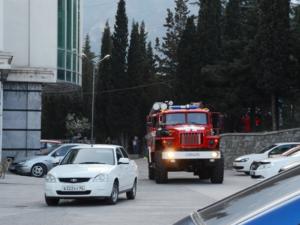 Крымские спасатели ликвидировали пожар в пятиэтажном жилом доме в Кореизе