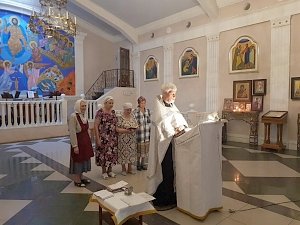 В крымских храмах помолились за мир на Украине