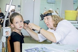 «Волна здоровья»: московские медики осматривают крымских детей