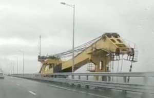 Крымский мост состоялся "испытание" плавкраном