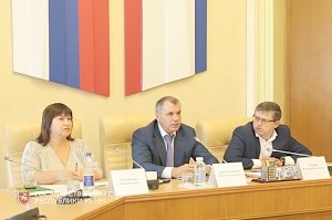 Выполнение Народной программы развития Крыма и другие актуальные вопросы сферы образования обсудили в Государственном Совете республики