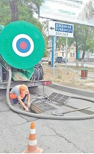 Как убирают улицы Симферополя