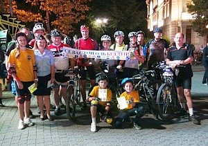 В Севастополе более 1000 велосипедистов из разных городов России стали участниками акции «#ВелоНочьЗасветись!»