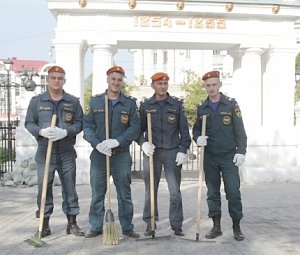 Севастопольские спасатели участвовали в экологической акции на Малаховом кургане