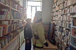 С условными пожарами в двух школах полуострова боролись крымские спасатели