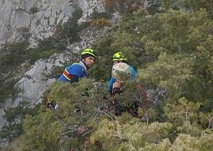 Крымские спасатели помогли сорвавшемуся с горы альпинисту из Ростова-на-Дону
