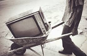 В Керчи мужчина украл у родителей телевизор