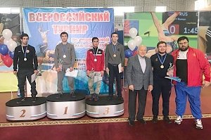 Симферополец Эмин Сефершаев выиграл борцовский турнир в ЯНАО
