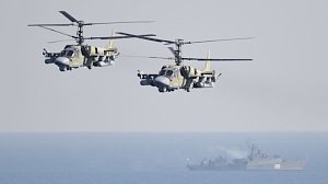 Два российских ударных вертолёта загнали украинские бронекатера на якорную стоянку