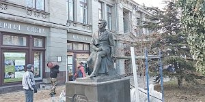 Памятнику Пушкину в Симферополе вернули первоначальный вид