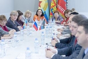 В Крыму заверили оказать поддержку в развитии сферы образования ЛНР