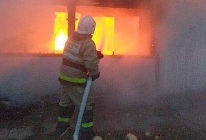 Пожарные ликвидировали пожар в жилом доме в Симферопольском районе