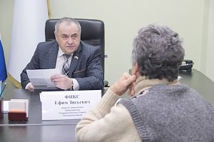 В Общероссийский день приема граждан парламентарии выслушали проблемы крымчан