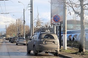 В Керчи на Еременко установили ещё один знак «Работает эвакуатор»