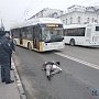 В центре Симферополя пешеход попал под троллейбус