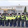 В Севастополе сотрудники ГИБДД совместно с отрядами ЮИД проводят практикумы по безопасности при поездке в школьном автобусе