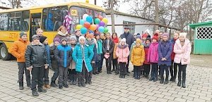 Школе Советского района передали автобус