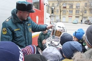 Воспитанники севастопольских военно-патриотических клубов побывали на экскурсии в пожарно-спасательной части №1