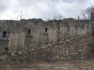 Чиновники заверили сохранить оборонительную стену 7-го бастиона