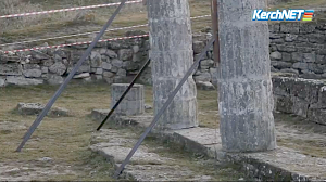 Бездействие Мединского добило руины античного памятника в Керчи