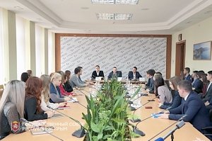 Представители Молодежного парламента встретились с депутатом Государственной Думы Константином Бахаревым