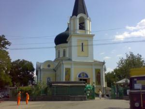Парковка около храма Петра и Павла в столице Крыма стала платной