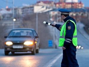 В Кировском районе инспекторы ДПС установили водителя, который перевозил наркотики