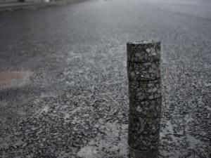 В одном из микрорайонов Евпатории в реальных условиях год не имеют возможность достроить дорогу