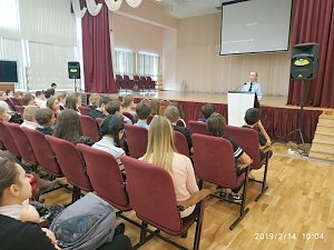 «Без вредных привычек и зависимостей»: севастопольские полицейские и общественники провели с учениками антинаркотические встречи