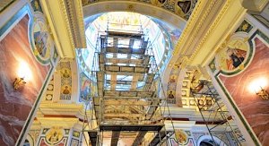 Художники заканчивают внутреннюю роспись Александро-Невского собора