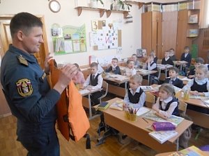Инспекторы ГИМС провели уроки безопасности для учеников севастопольской школы № 3