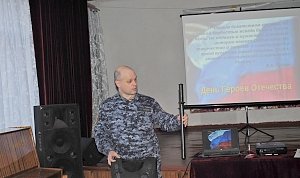 «Урок мужества» для школьников провели сотрудники крымской Росгвардии