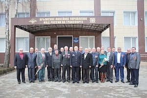 Транспортные полицейские поблагодарили ветеранов Крымского ЛУ МВД России на транспорте за организацию «ветеранского патруля»